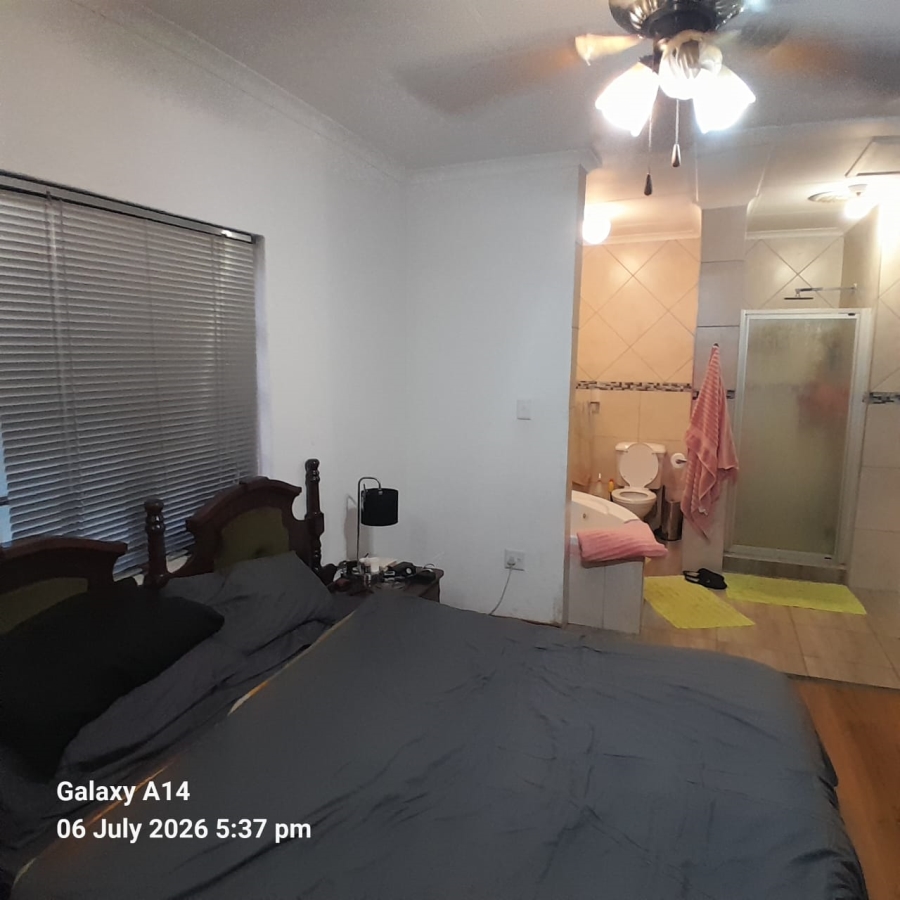 3 Bedroom Property for Sale in Safari Gardens North West